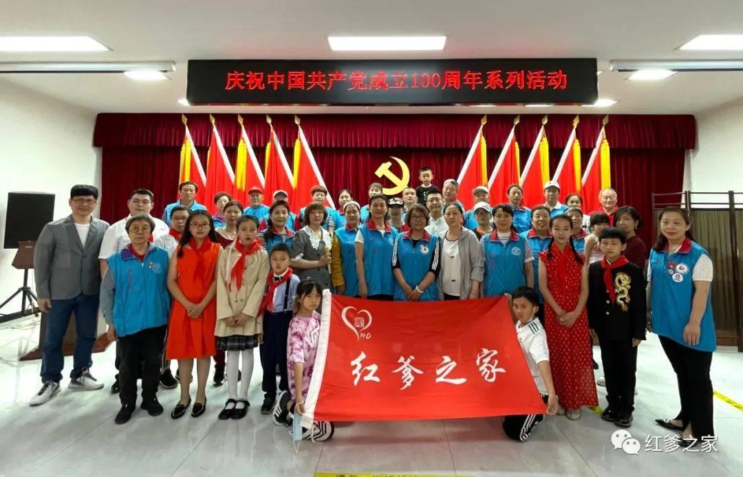 亚当玩高尔夫