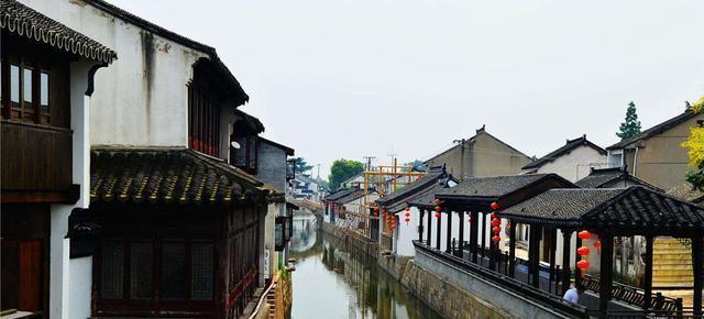 两会走笔：从热话题感知两会民生温度